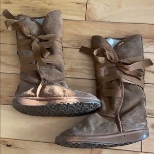 Emu lace up boots